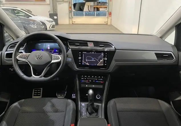 Angebotsdetails Volkswagen Touran 1.5 TSI Active KLIMA NAVI ALU Schwarz (Deep Black Perleffekt)