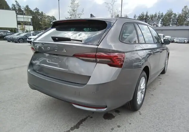 Angebotsdetails Skoda Octavia Skoda Octavia Combi Selection 1.5 TSI mHEV 110 kW (150 PS) 7-Gang-DSG Graphite-Grau Metallic