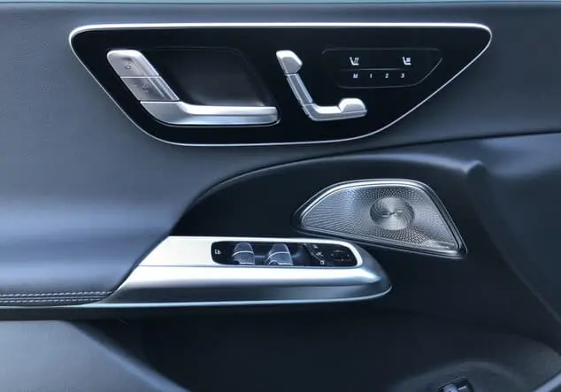 Angebotsdetails Mercedes-Benz E 300 e 4MATIC Limousine mit EQ Hybrid ++sofort verfügbar++ Manufaktur lack manufaktur alpingrau uni