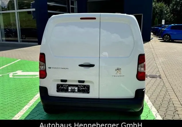 Angebotsdetails Peugeot e-Partner e Partner Premium 50 kWh Länge 1 4.400mm, Navi, 3 Sitzer, uvm. Weiß