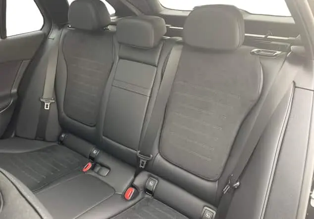 Angebotsdetails Mercedes-Benz C 300 4MATIC T-Modell Metalliclack obsidianschwarz