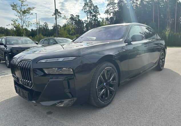 Angebotsdetails BMW 7er BMW 740d 220 kW (299 PS) 8-Gang Steptronic xDrive Saphirschwarz metallic