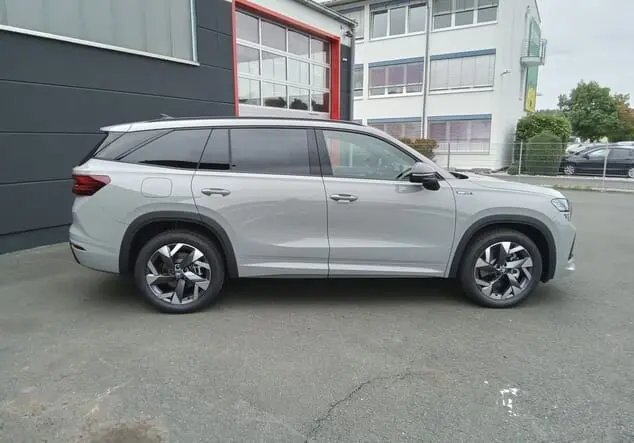 Angebotsdetails Skoda Kodiaq Skoda Kodiaq Sportline 2.0 TDI 142 kW (193 PS) 7-Gang-DSG Stahl Grau