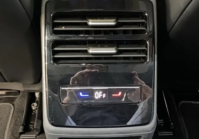 Angebotsdetails Volkswagen ID.7 Tourer 4Motion GTX KLIMA NAVI ALU Schwarz (Grenadillschwarz Metallic)