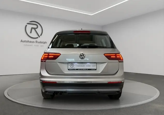 Angebotsdetails Volkswagen Tiguan 2.0 TDI Highline / Silber (Tungsten Silver Metallic)