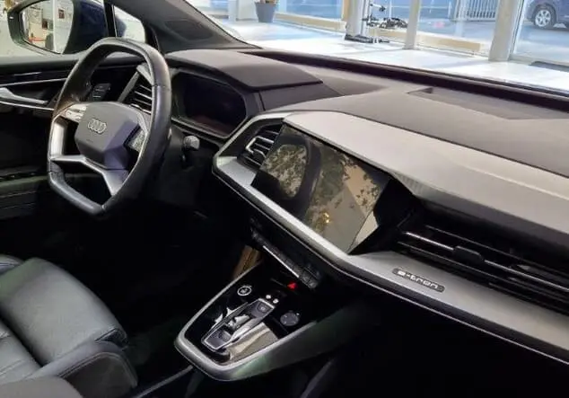 Angebotsdetails Audi Q4 Q4 e-tron 150 kW Navarrablau Metallic