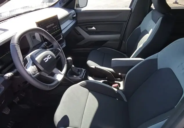 Angebotsdetails Dacia Duster Duster Extreme mild hybrid 96kW (130 PS) 6-Gang Dolomit-Grau Metallic