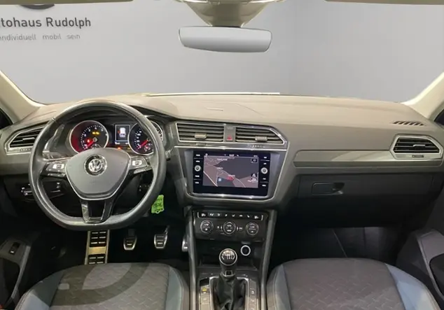 Angebotsdetails Volkswagen Tiguan 1.5 TSI 'IQ.DRIVE' / STANDHEIZUNG /AHK Schwarz (Deep Black Perleffekt)