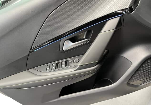Angebotsdetails Peugeot 208 1.2 Hybrid 110 GT Seleniumgrau