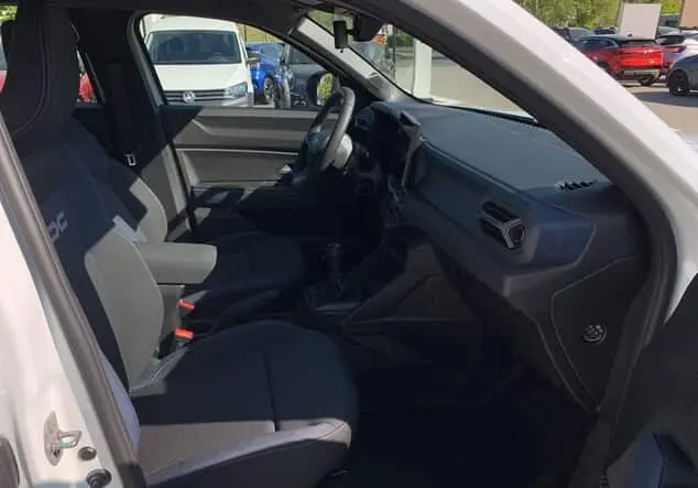 Angebotsdetails Dacia Duster Expression ECO-G 100, NAVI+KAMERA+DAB+USB weiß
