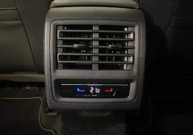 Angebotsdetails Volkswagen Golf VIII 2.0 TDI R-Line 'Black Style' WeiÃ (Pure White/Schwarz)