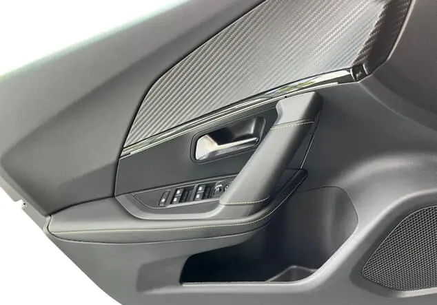 Angebotsdetails Peugeot 2008 1.2 PureTech 130 GT ++sofort verfügbar++ Grau/typ aussenverkleidung-lackierung