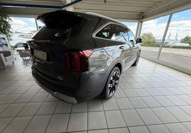 Angebotsdetails Kia Sorento Platinum 4WD 7Sitzer GD Premium Grau ((AGT) INTERSTELLAR GREY M)