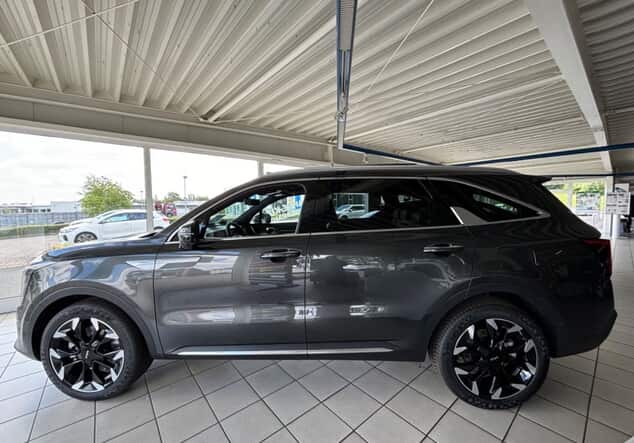 Angebotsdetails Kia Sorento Platinum 4WD 7Sitzer GD Premium Grau ((AGT) INTERSTELLAR GREY M)