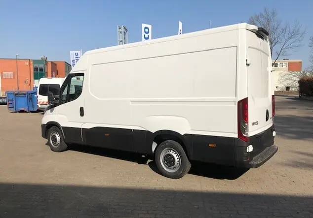 Angebotsdetails Iveco Daily Automatik Ladeboden Weiß