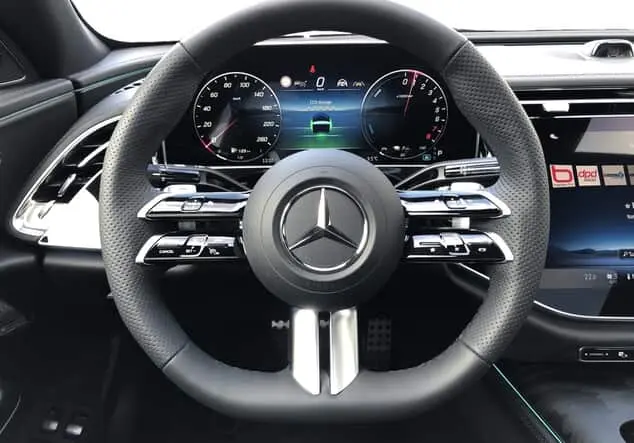 Angebotsdetails Mercedes-Benz E 300 e 4MATIC Limousine mit EQ Hybrid ++sofort verfügbar++ Manufaktur lack manufaktur opalithweiß bright