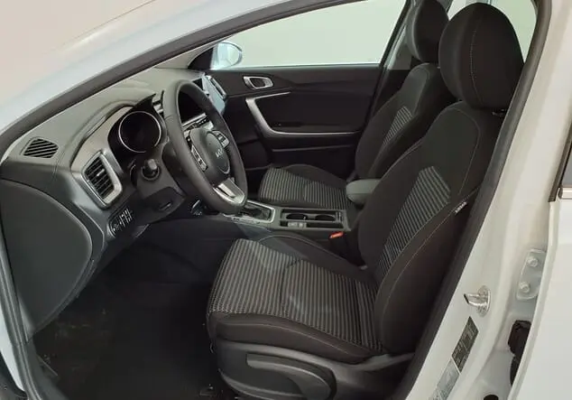 Angebotsdetails Kia XCeed Kia Xceed MY26 1.0 T-GDI MHEV 85 kW (115 PS) 7-Gang-DCT Deluxeweiß Metallic