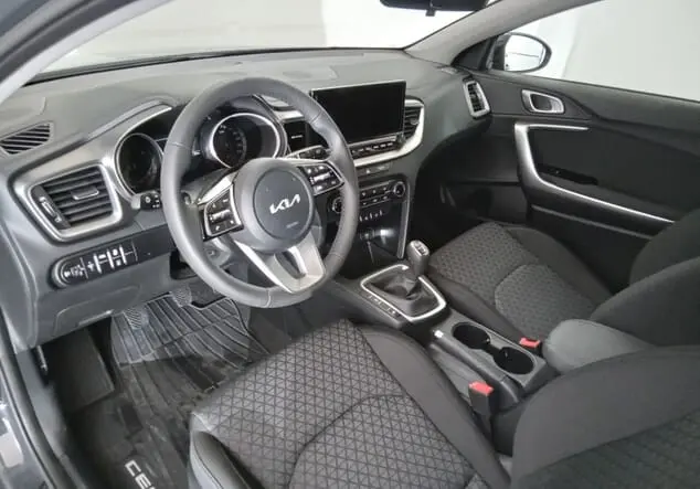 Angebotsdetails Kia Ceed Kia Ceed Silver 1.5 T-GDI 103kW (140PS) 6-Gang Pentametal Metallic