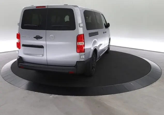 Angebotsdetails Opel Vivaro Opel Vivaro Kombi 9-Sitzer Lang 2.0 BlueHDi 180 130 kW (177 PS) 8-Gang Automatikgetriebe Kontrast-Grau (Metallic)