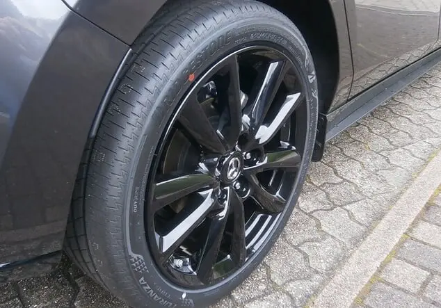 Angebotsdetails Mazda 3 2.5L e-SKYACTIV G 140PS 6AT HOMURA Machine Gray