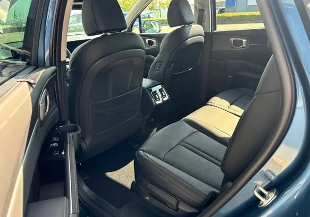 Angebotsdetails Kia Sorento SPIRIT 4WD HEV Blau ((M4B) MINERAL BLUE)
