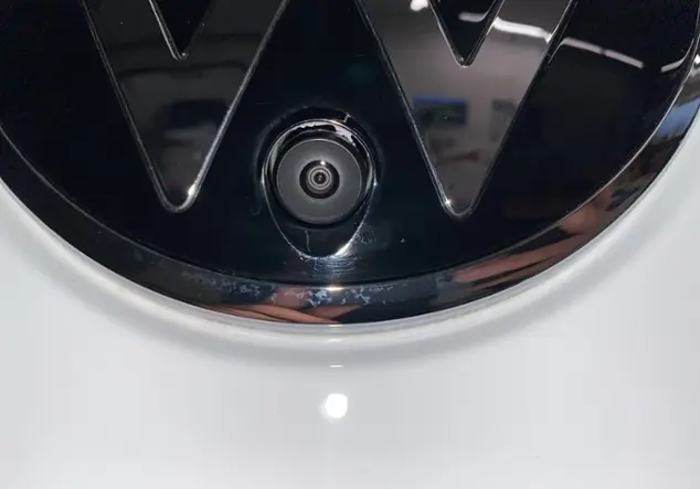 Angebotsdetails Volkswagen Amarok 3.0 TDI 4Motion Aventura DC +NAVI+AHK+SOU WeiÃ (Clear White)