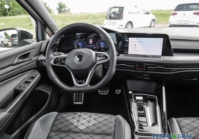 Angebotsdetails Volkswagen Golf 2.0 TSI R-Line BlackStyle AHK/Matrix Reflexsilber Metallic
