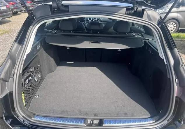 Angebotsdetails Mercedes-Benz C-Klasse C 180 T-Modell AVANTGARDE, Automatikgetriebe 9G-Tronic, aktiver Abstandsassistent, Klimaautomatik, SHZ, Schwarz