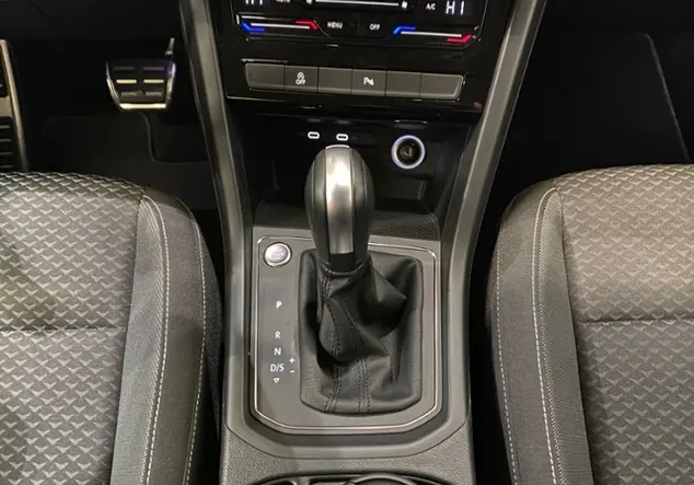 Angebotsdetails Volkswagen Touran 1.5 TSI Active KLIMA NAVI ALU Schwarz (Deep Black Perleffekt)