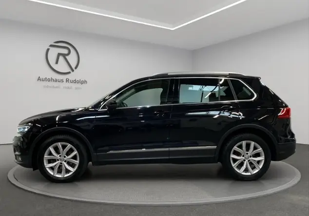Angebotsdetails Volkswagen Tiguan 1.5 TSI 'IQ.DRIVE' / STANDHEIZUNG /AHK Schwarz (Deep Black Perleffekt)