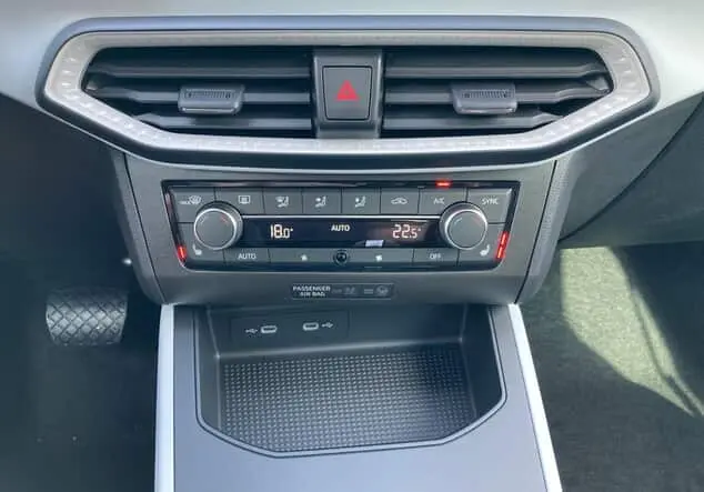 Angebotsdetails Seat Arona 1.0 TSI Style Edition Edition 1.0 TSI 85 kW (116 PS) 7-Gang- Schwarz, Weiß, Grau