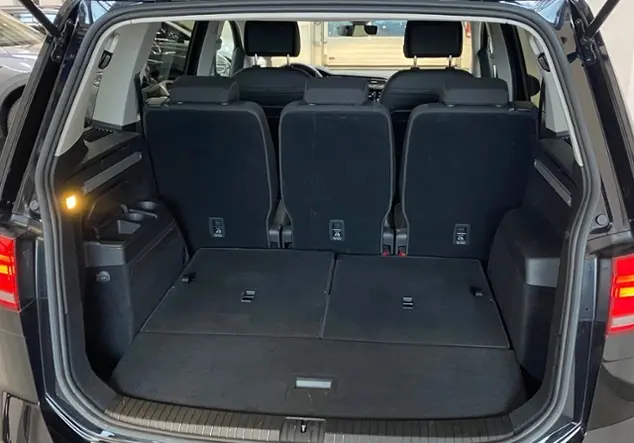 Angebotsdetails Volkswagen Touran 1.5 TSI Active KLIMA NAVI ALU Schwarz (Deep Black Perleffekt)