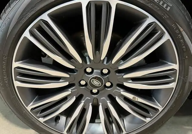 Angebotsdetails Land Rover Range Rover Rover Velar P400 R-Dynamic SE Santorini black