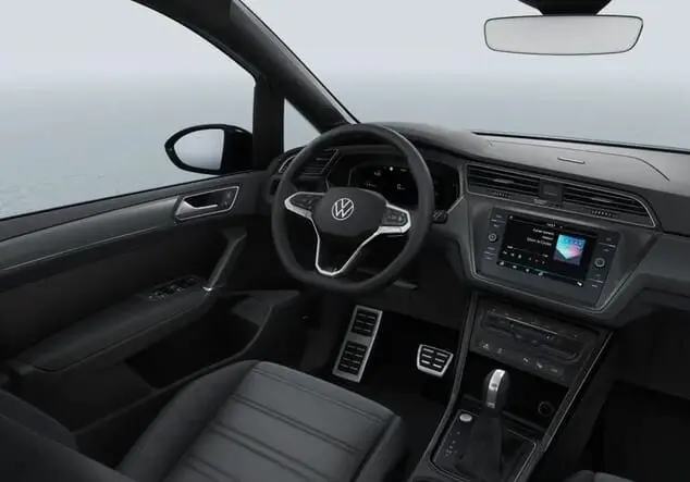 Angebotsdetails Volkswagen Touran Volkswagen Touran Highline R-Line 1.5 TSI 110 kW (150 PS) 7-Gang-DSG Onyx-Weiß Perleffekt