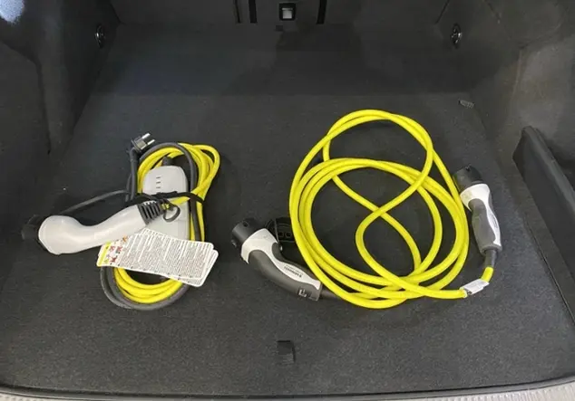 Angebotsdetails Volkswagen Passat Variant B9 1.5 TSI eHybrid Business / Schwarz (Grenadillschwarz Metallic)