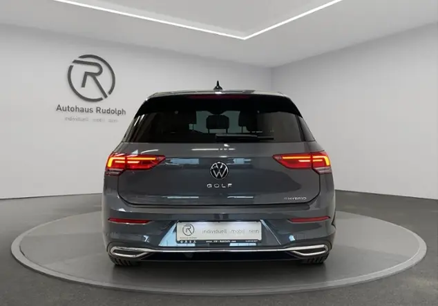 Angebotsdetails Volkswagen Golf VIII 1.4 eHybrid Style / Grau (Delfingrau Metallic)
