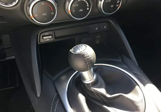 Angebotsdetails Mazda MX-5 MX-5 RF SKYACTIV-G 1.5 Homura-RECARO-BOSE-KAMERA SOUL RED CRYSTAL