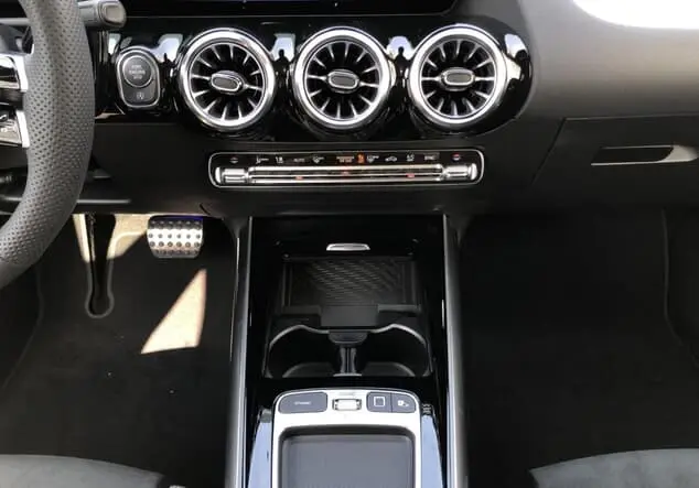 Angebotsdetails Mercedes-Benz GLA 220 d 4MATIC ++sofort verfügbar++ Metalliclack kosmosschwarz