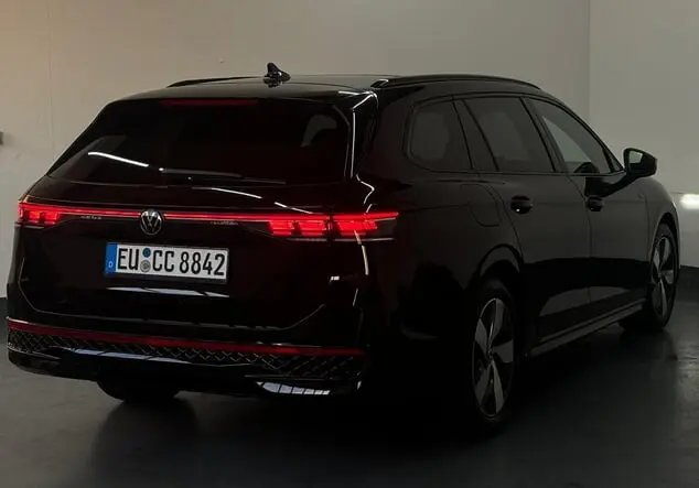 Angebotsdetails Volkswagen Passat 2,0 TDI SCR R-Line Grenadillschwarz Metallic