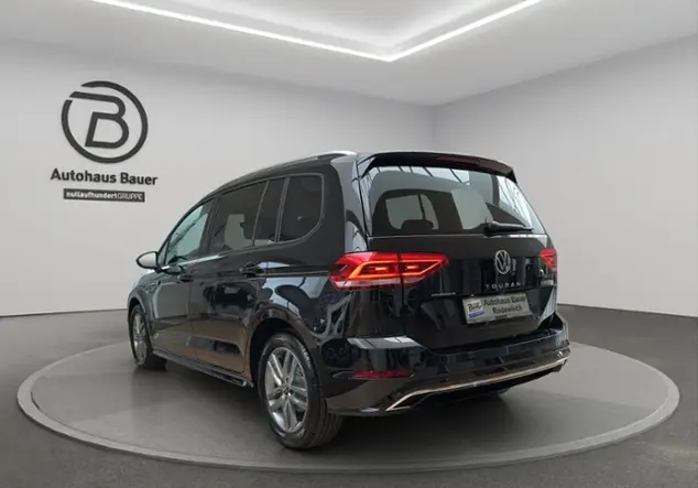 Angebotsdetails Volkswagen Touran 1.5TSI DSGR-Line RfK Schwarz (Grenadillschwarz Metallic)
