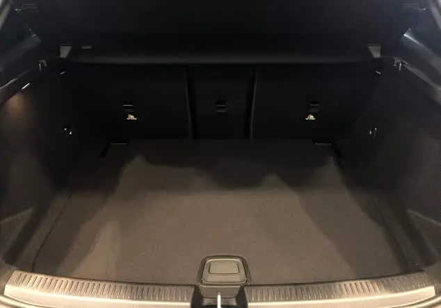 Angebotsdetails Mercedes-Benz A 200 AMG-Line + Nightpaket Grau manufaktur lack manufaktur alpingrau uni