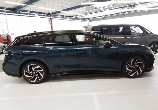 Angebotsdetails Volkswagen ID.7 Tourer Pro 82 kWh KLIMA NAVI ALU Blau (Aquamarinblau Metallic/Schwarz)