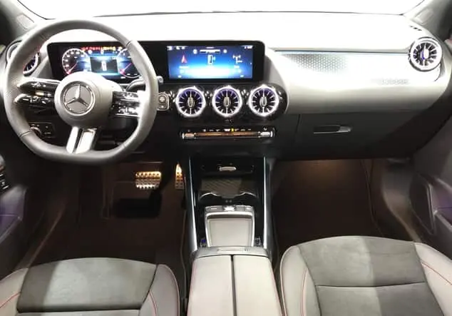 Angebotsdetails Mercedes-Benz GLA 220 4MATIC ++sofort verfügbar++ Metalliclack kosmosschwarz