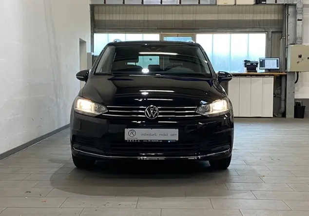 Angebotsdetails Volkswagen Touran 1.5 TSI Active KLIMA NAVI ALU Schwarz (Deep Black Perleffekt)