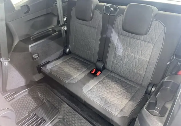 Angebotsdetails Volkswagen Tiguan Allspace 1.5 TSI Move / 7-Sitzer Grau (Platium Grey Metallic)
