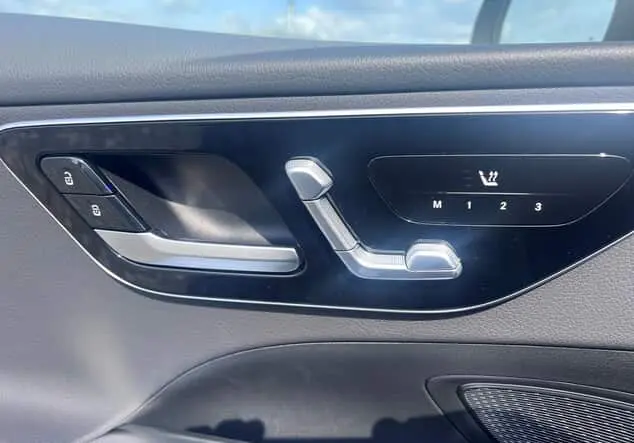 Angebotsdetails Mercedes-Benz C 180 T Avantgarde Edition NAVI elektr. Sitz 18Â° UNG. SCHWARZ - UNILACK