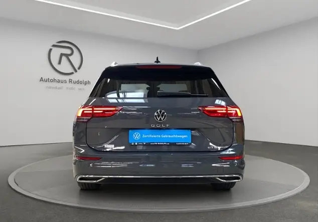 Angebotsdetails Volkswagen Golf VIII Variant 1.5 eTSI Move / Grau (Delfingrau Metallic)