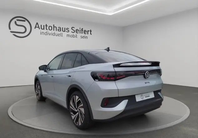 Angebotsdetails Volkswagen ID.5 GTX 4MOTION 250 kW (340 PS) 79 kWh 1-G-Auto Silber (Scale Silver Metallic / Schwarz)