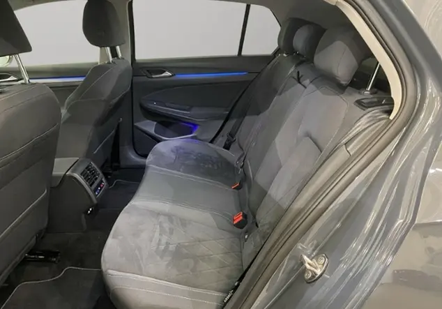 Angebotsdetails Volkswagen Golf VIII 1.4 eHybrid Style / Grau (Delfingrau Metallic)