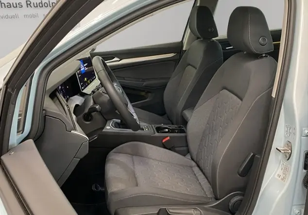 Angebotsdetails Volkswagen Golf VIII Var. 1.5 TSI Life / Blau (Crystal Ice Blue Metallic)